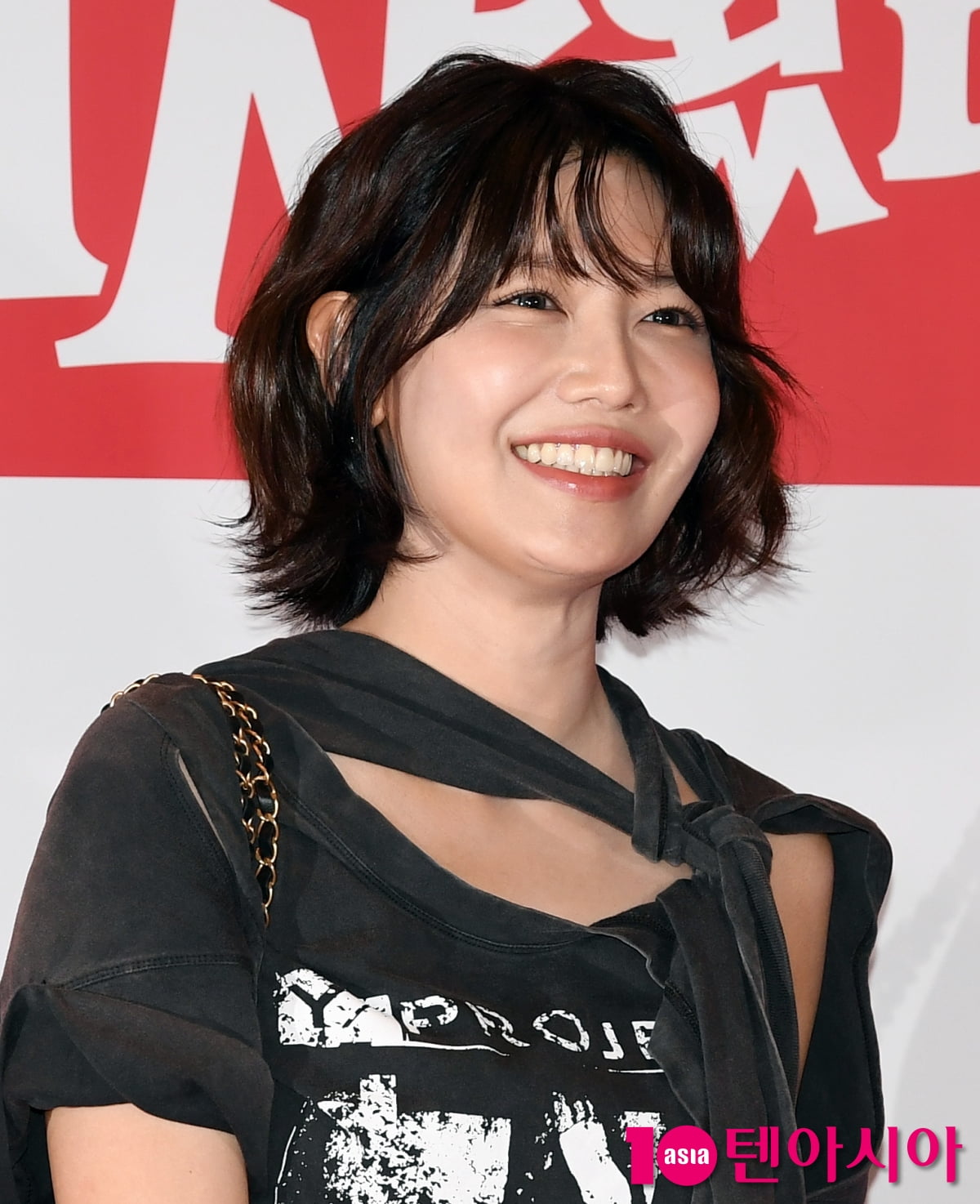 Girls' Generation's Sooyoung Attends VIP Premiere of 'Pretty Crazy' in Seoul