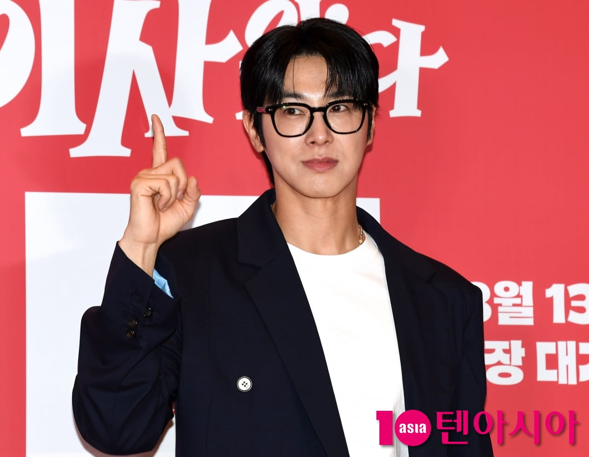 TVXQ's Yunho Attends VIP Premiere of 'Pretty Crazy' in Seoul