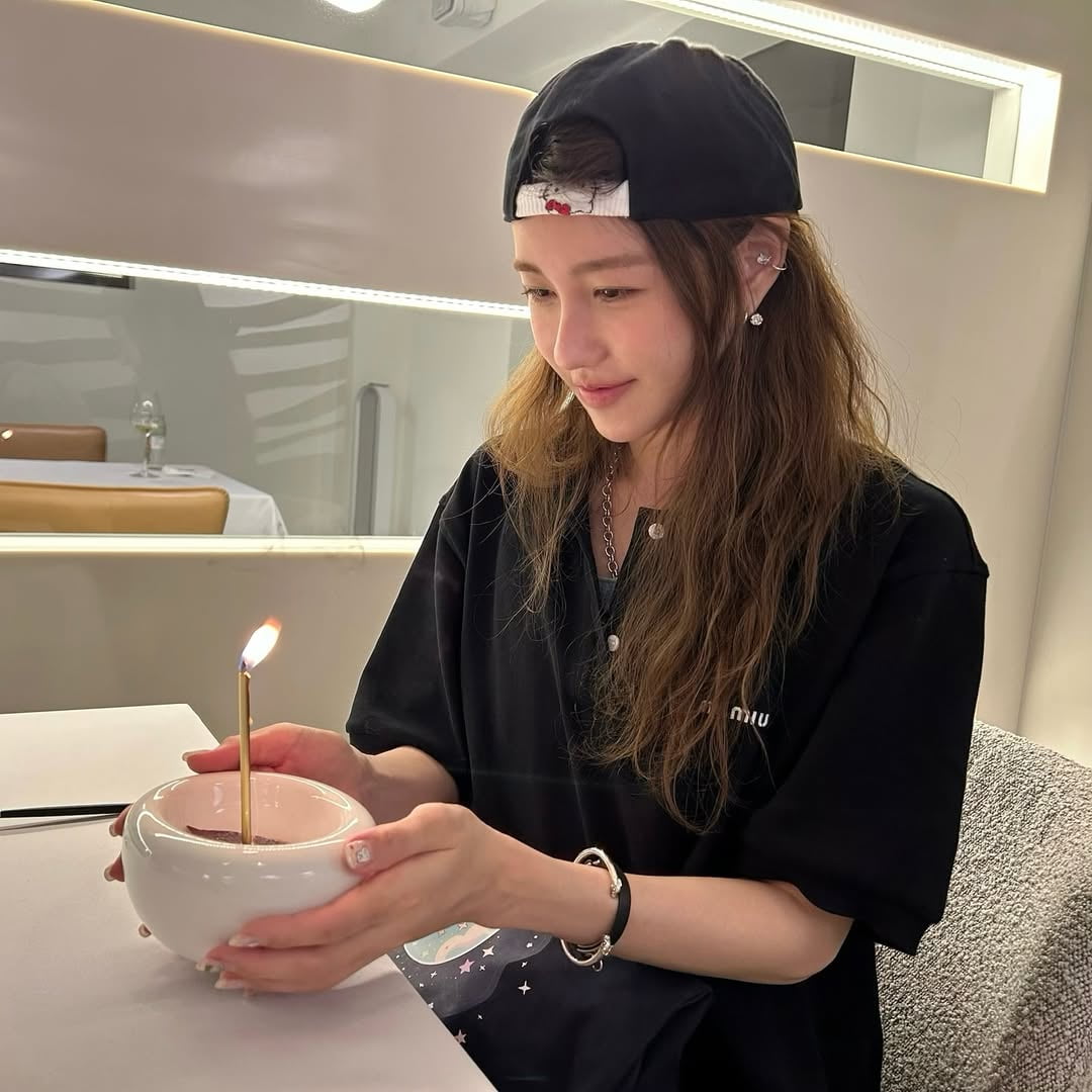 イ・ジア、誕生日パーティーで若々しい美貌を披露