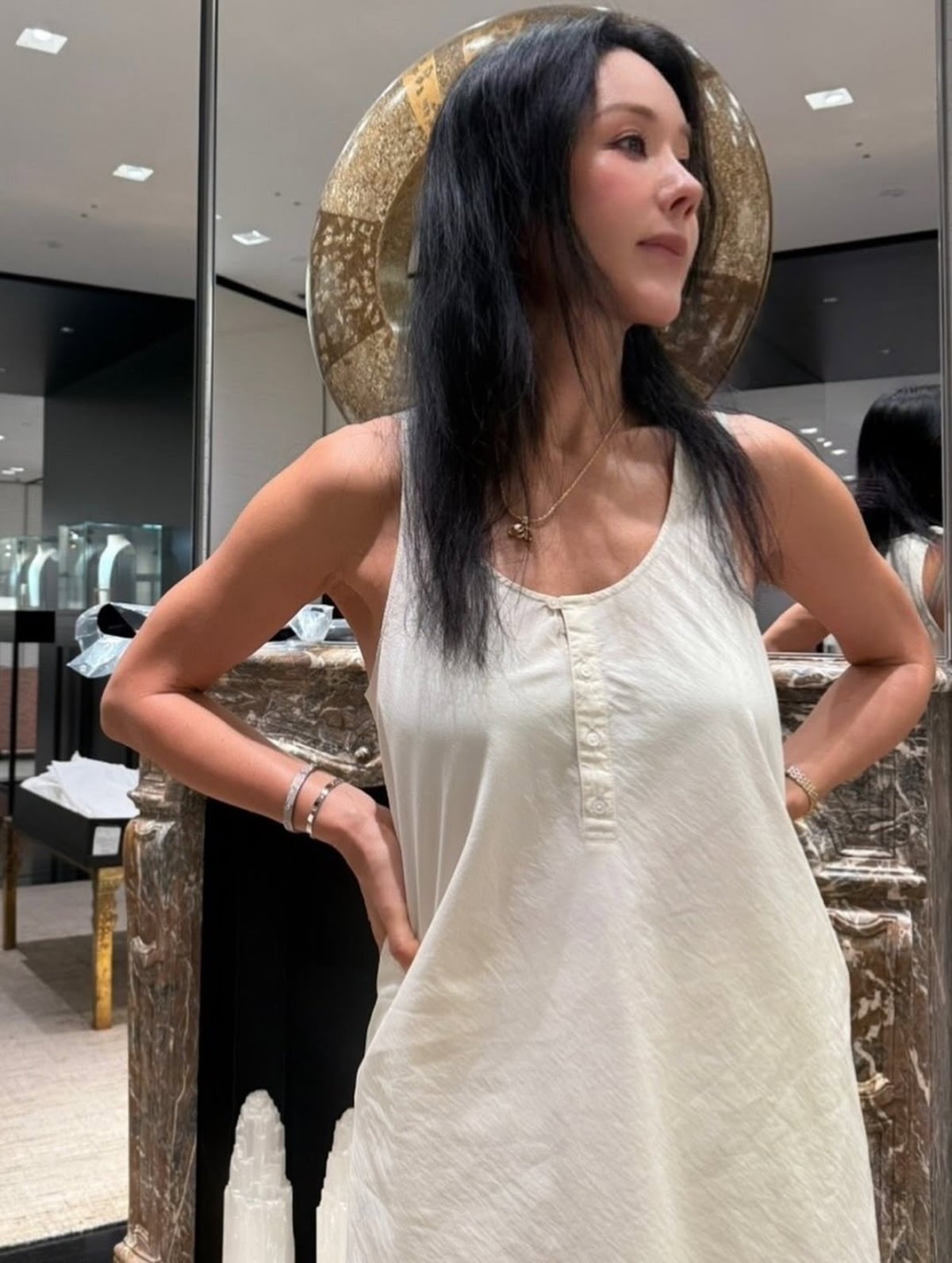 Uhm Jung-hwa Stuns Fans with Ageless Beauty and Elegant Style