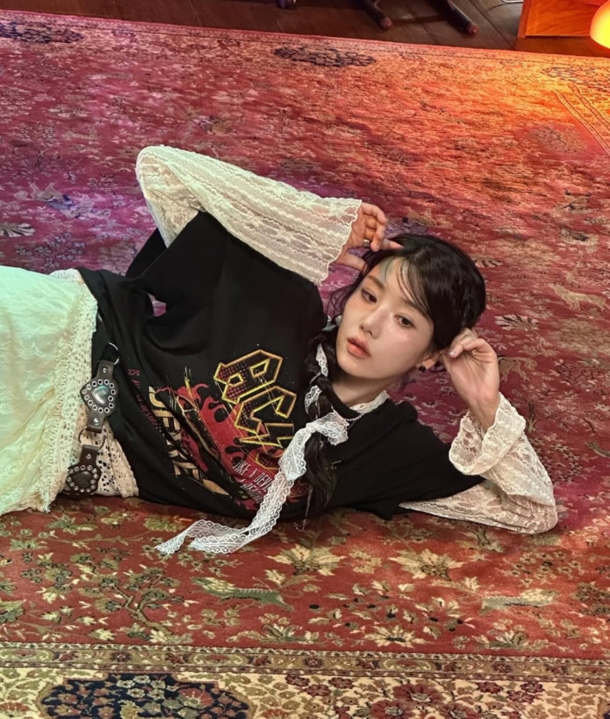 Kwon Eun-bi Unveils Unique Style in Latest Instagram Photos