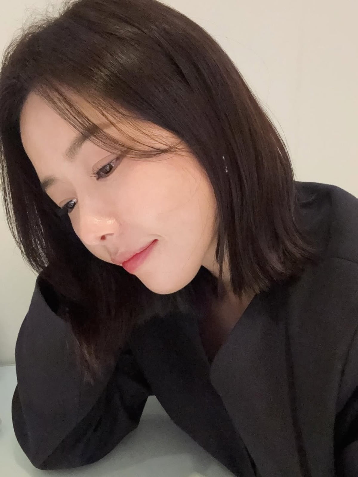 Actress Park Ha-na Captivates Fans with Elegant and Chic Daily Photos