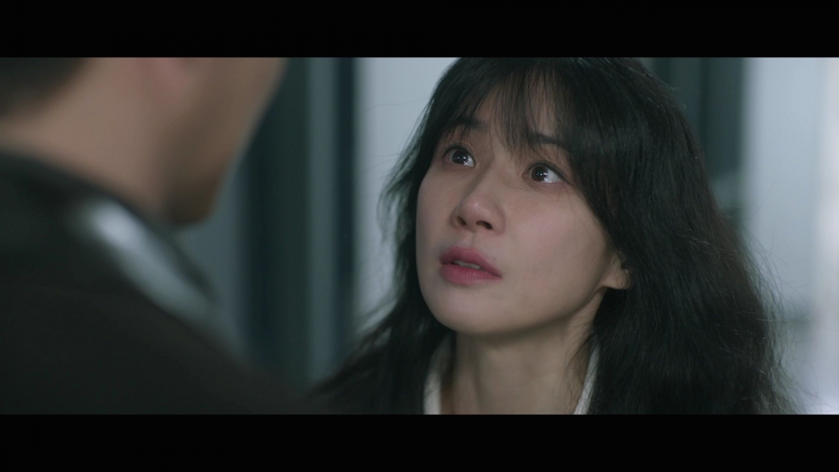 Lee Bo-young's 'Mary Kills People' Faces Ratings Decline Amid Controversial Theme