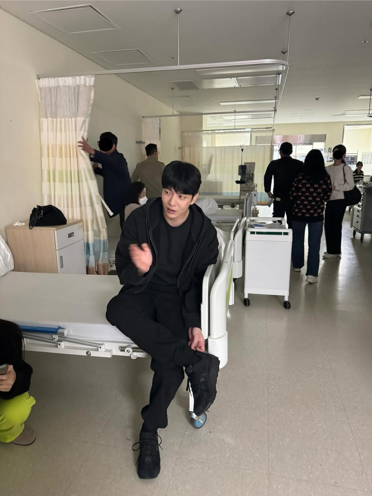 Lee Min-ki Captivates Fans with Striking Instagram Updates