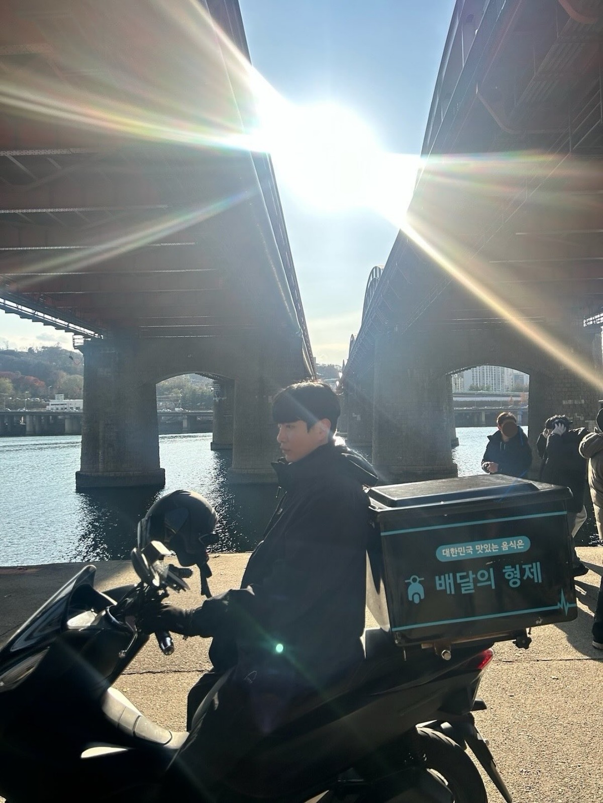 Lee Min-ki Captivates Fans with Striking Instagram Updates