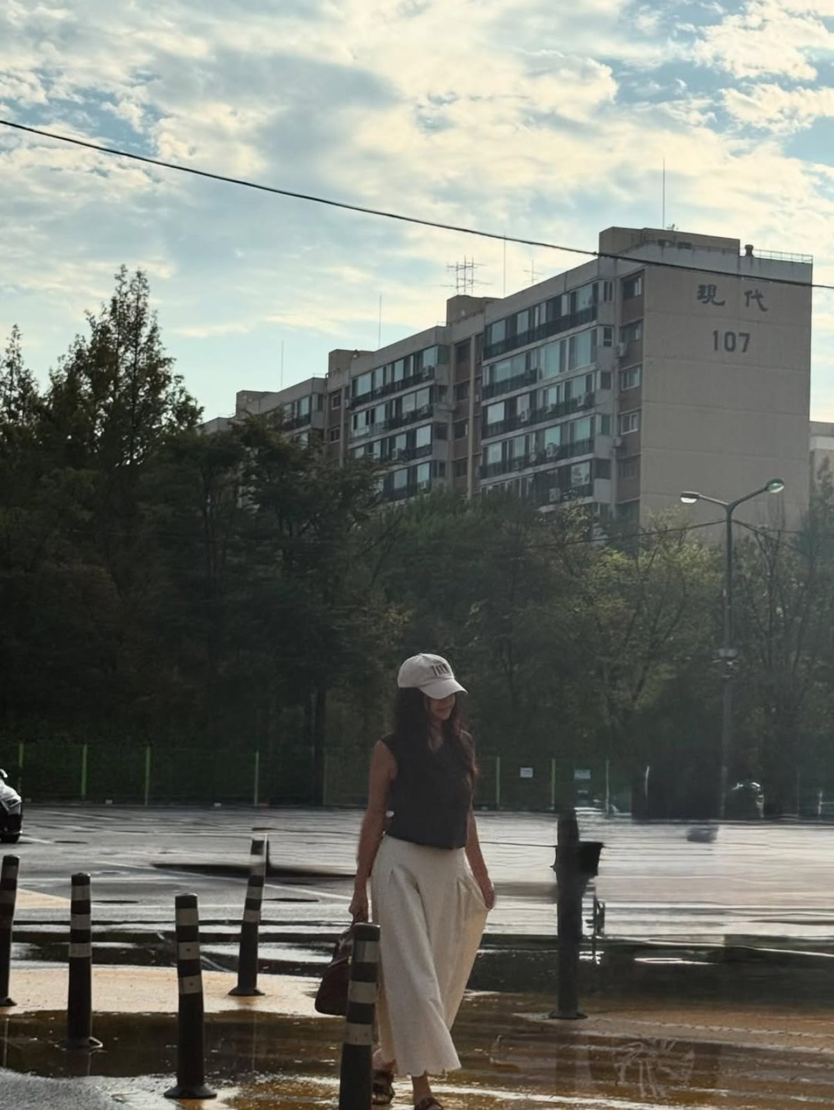 Hwang Shin-hye Captivates Fans with Her Timeless Elegance and Chic Style