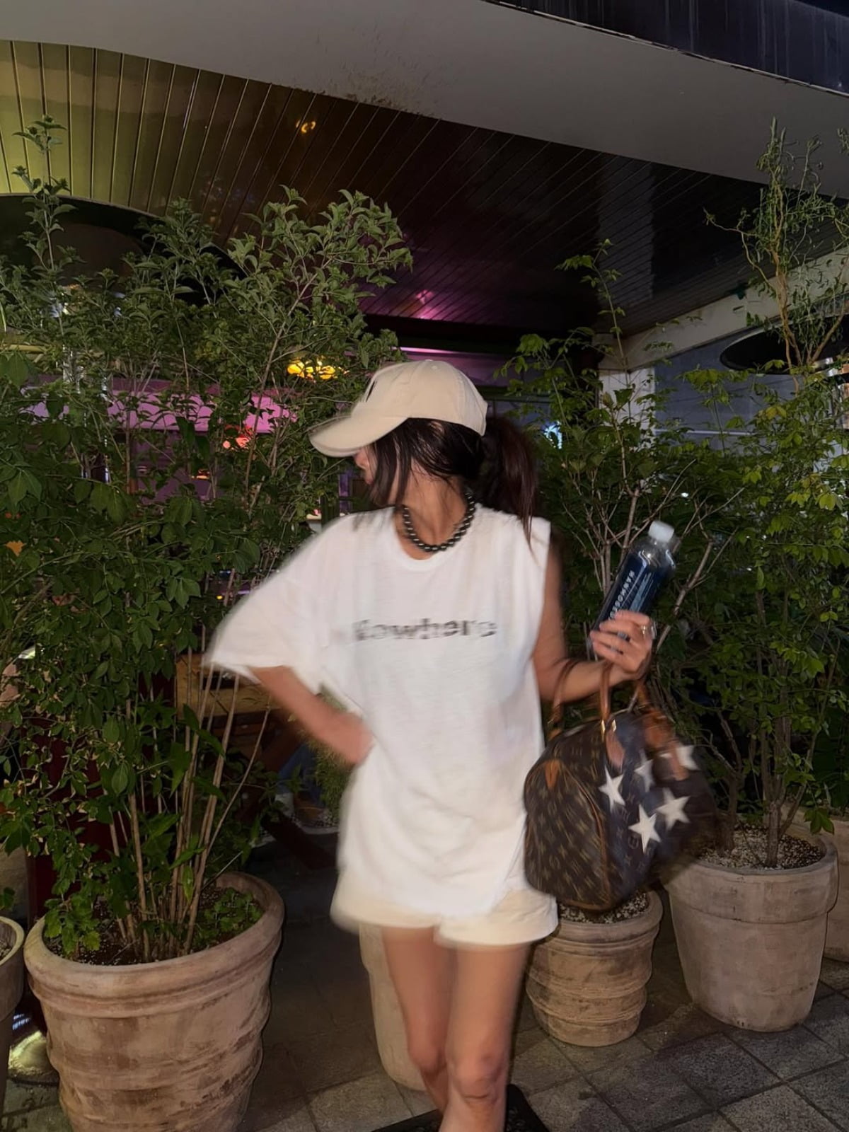 Hwang Shin-hye Captivates Fans with Her Timeless Elegance and Chic Style