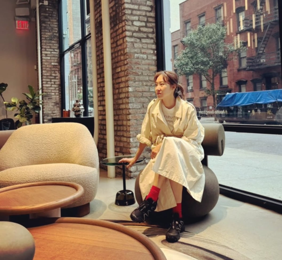 Korean Actress Gong Hyo-jin Captivates with Chic Urban Style on Instagram