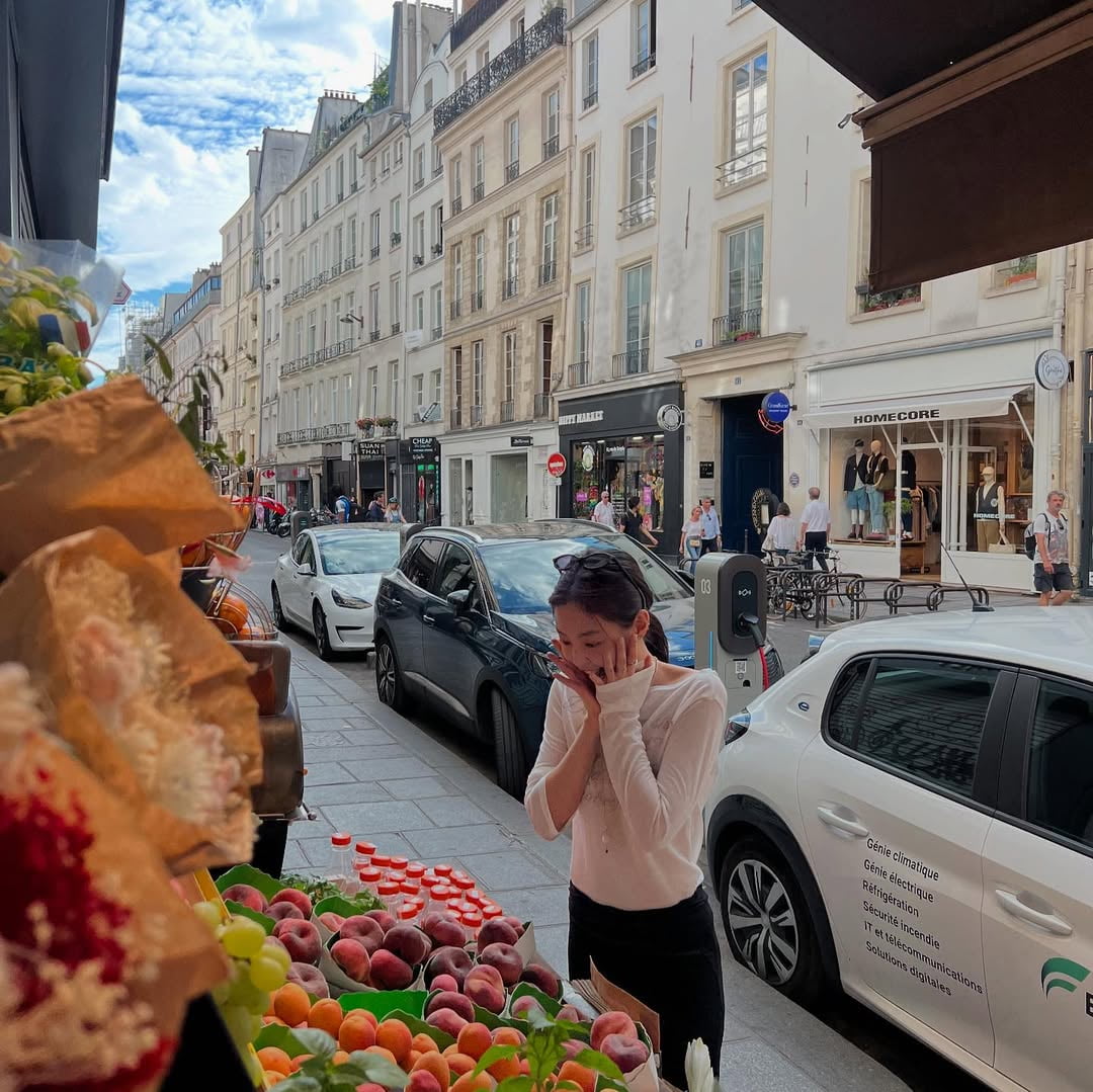 BLACKPINK's Jennie Captivates Fans with Her Parisian Adventure on Instagram