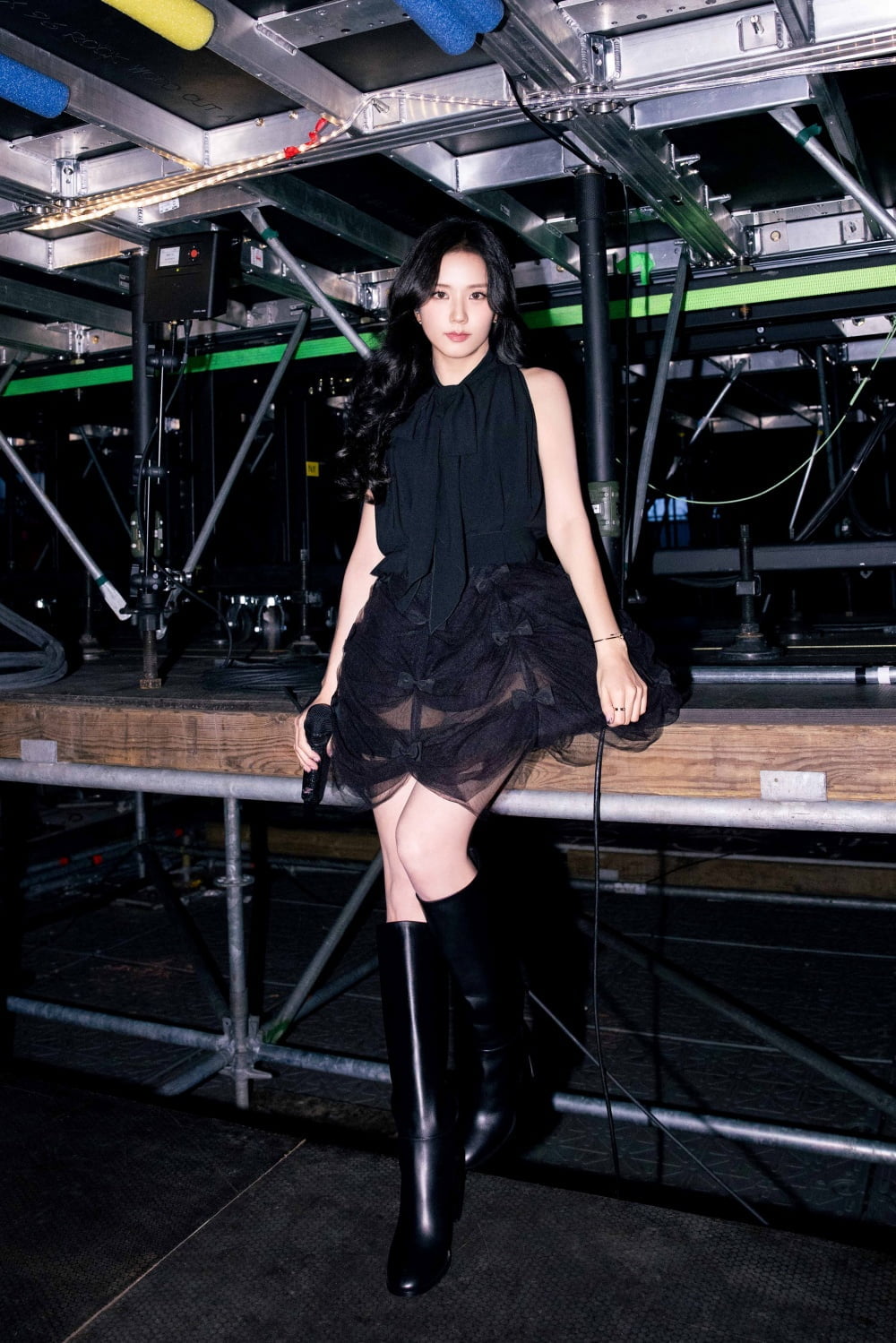 BLACKPINK's Jisoo Dazzles in Dior at Paris 'Deadline' World Tour