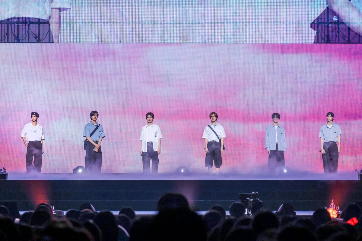 K-Pop Sensation TWS Captivates 50,000 Fans in Japan Debut Tour