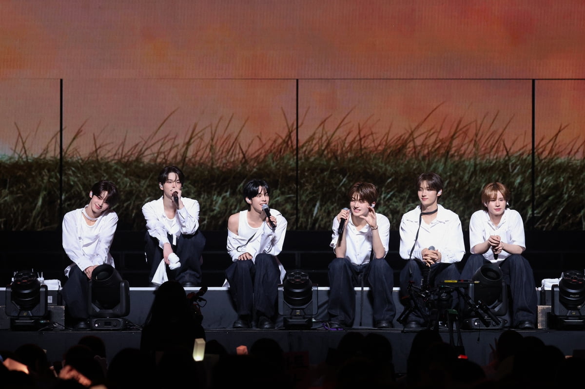 K-Pop Sensation TWS Captivates 50,000 Fans in Japan Debut Tour