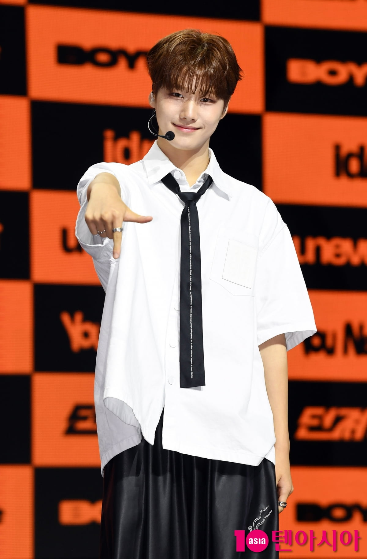 idntt’s First Unit unevermet’s Lee Hwan-hee Shines at Debut Album Showcase
