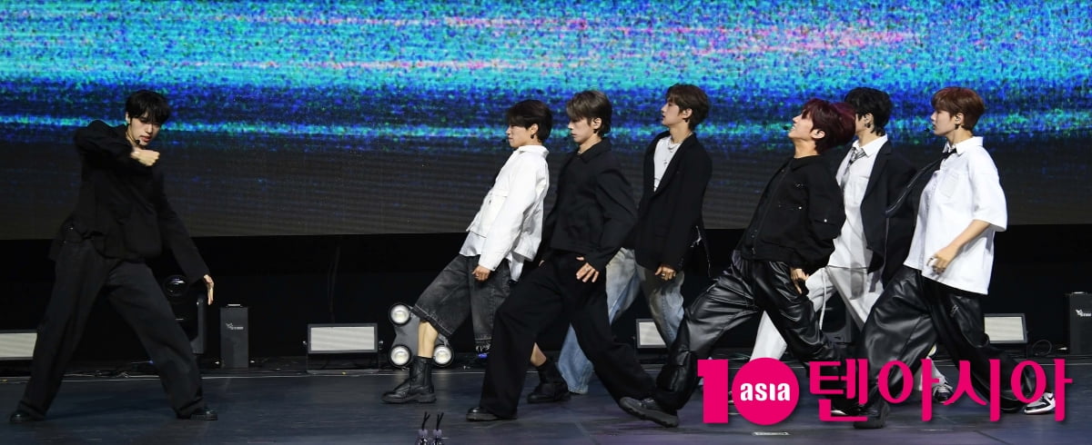 K-Pop Group idntt's Subunit unevermet Dazzles at Debut Showcase in Seoul