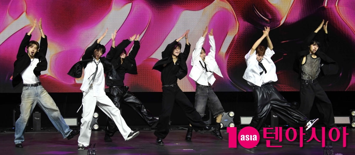 K-Pop Group idntt's Subunit unevermet Dazzles at Debut Showcase in Seoul