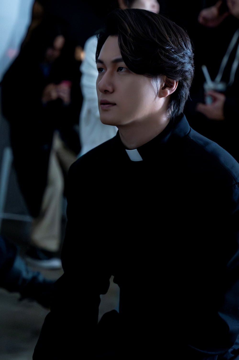 Shin Seung-ho Transforms into a Priest Caught in a Dilemma in 'Only God Knows Everything'