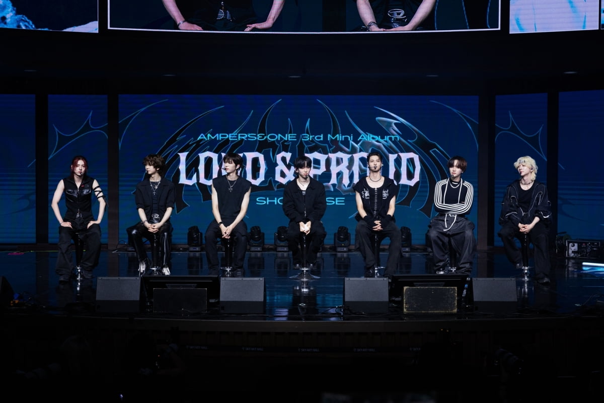 AMPERS&ONE、ミニ3集『LOUD & PROUD』で華麗なカムバックショーケースを成功裏に終了
