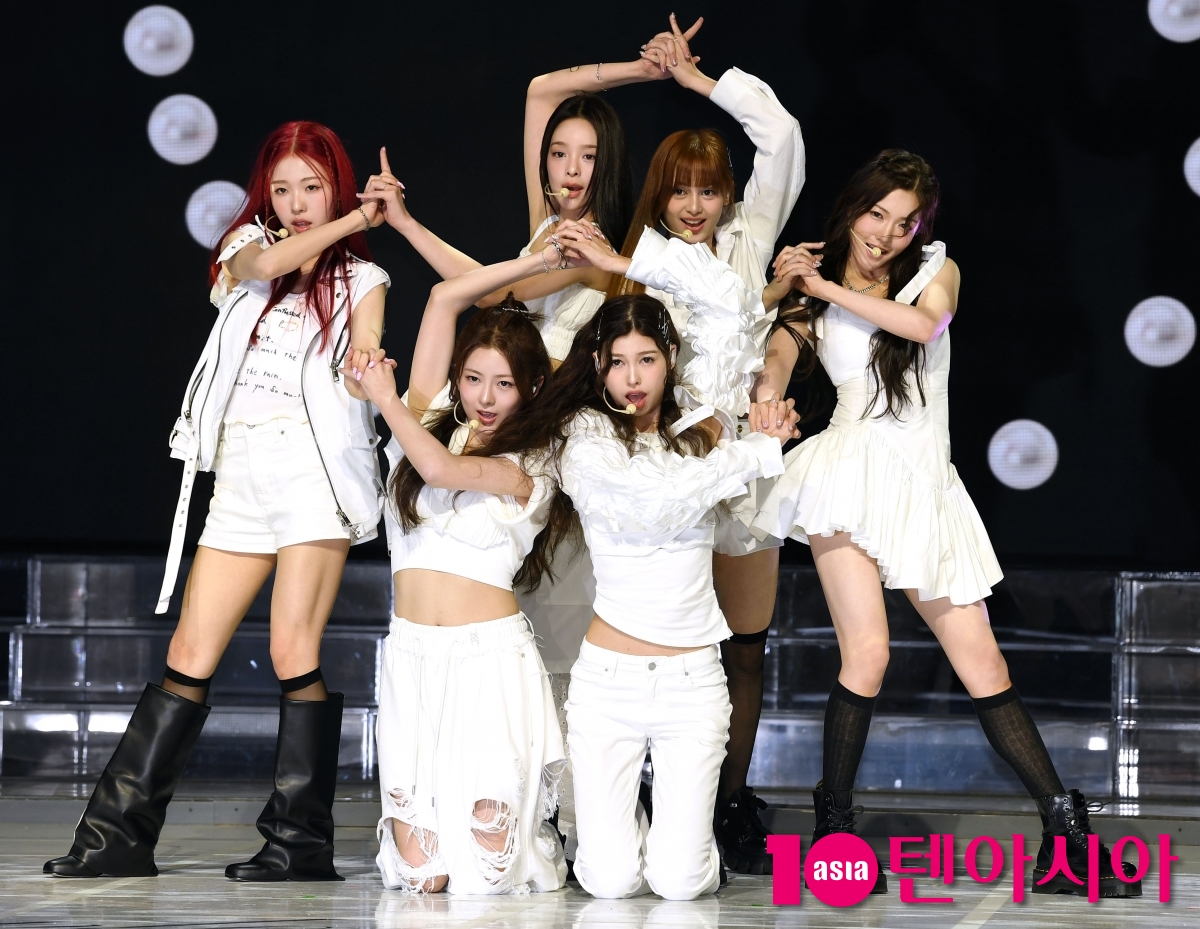 K-Pop Group AtHeart Dazzles at First EP 'Plot Twist' Showcase in Seoul