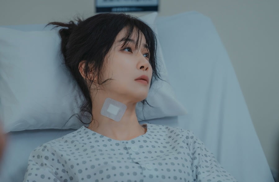 Lee Bo-young Faces Her Toughest Role Yet in 'Mary Kills People'
