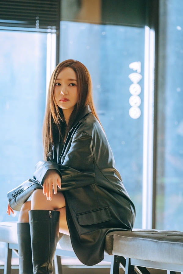 Park Min-young Transforms into a Genius Con Artist in 'Confidence Man KR'