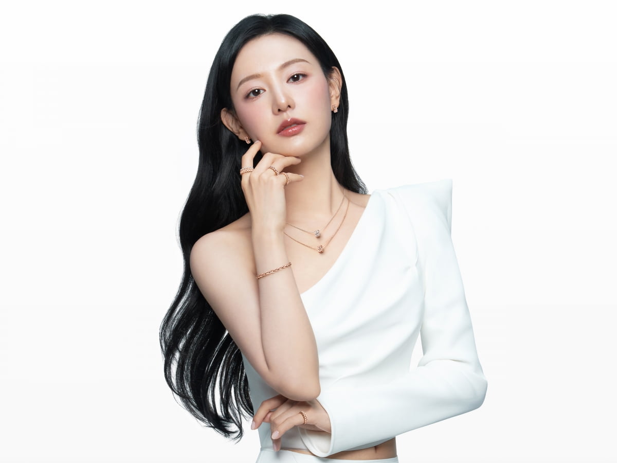 Kim Ji-won Shines in Elegant 'Every Moment With U' Campaign for STONEHENgE