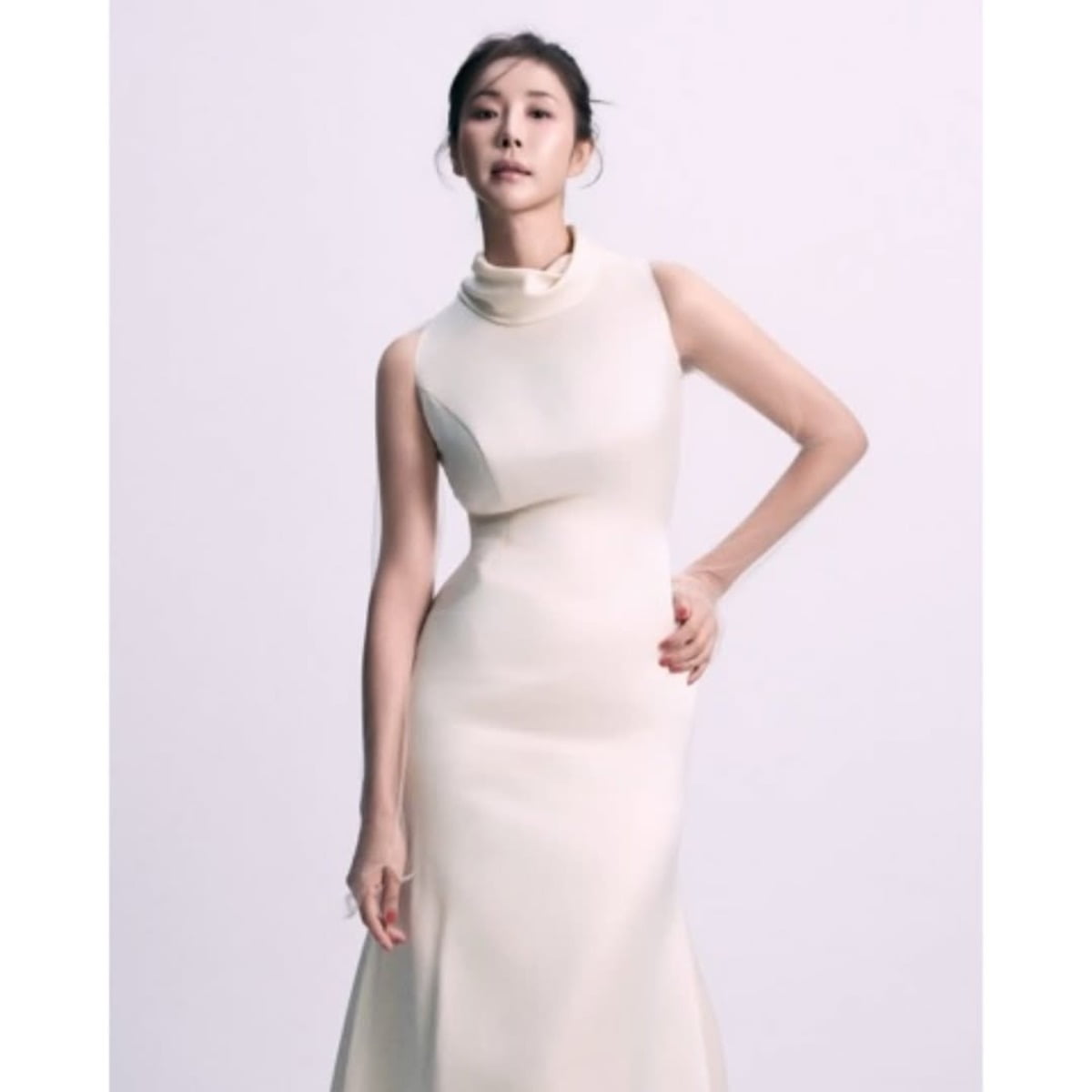 Actress Han Da-gam Stuns with Elegance and Alluring Charm in Latest Instagram Photos