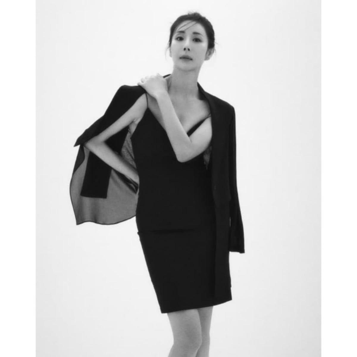 Actress Han Da-gam Stuns with Elegance and Alluring Charm in Latest Instagram Photos