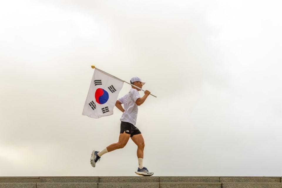 Singer Sean Completes 81.5km Marathon, Donates $1.8 Million for Independence Patriots' Descendants