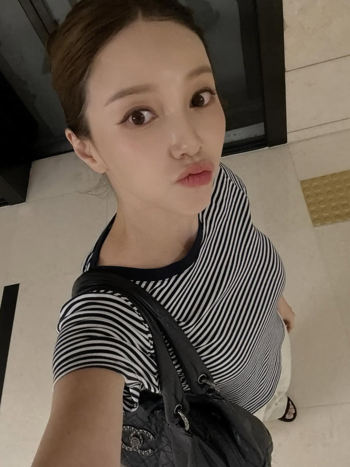 Ayumi Charms Fans with Her Fresh and Lovely Summer Look