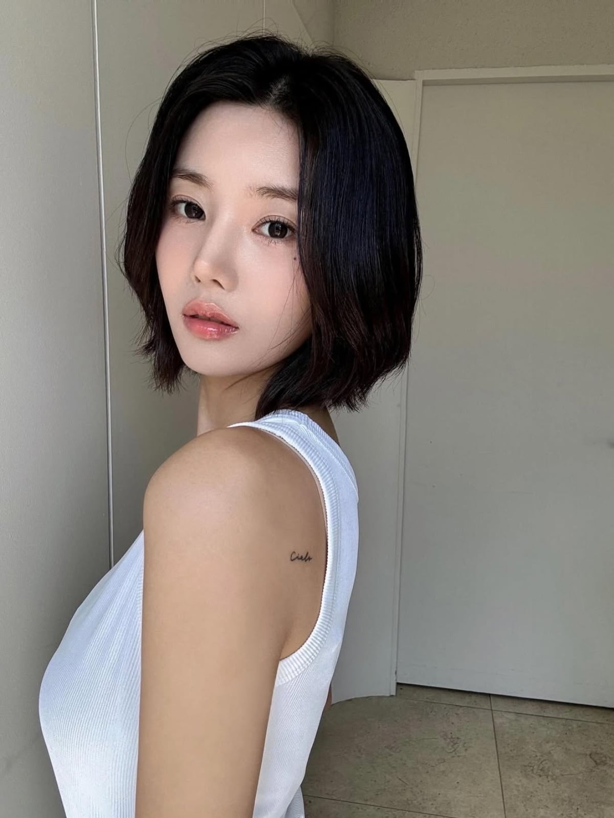 Kwon Eun-bi Stuns Fans with Radiant Selfies Amidst Recovery and Real Estate News