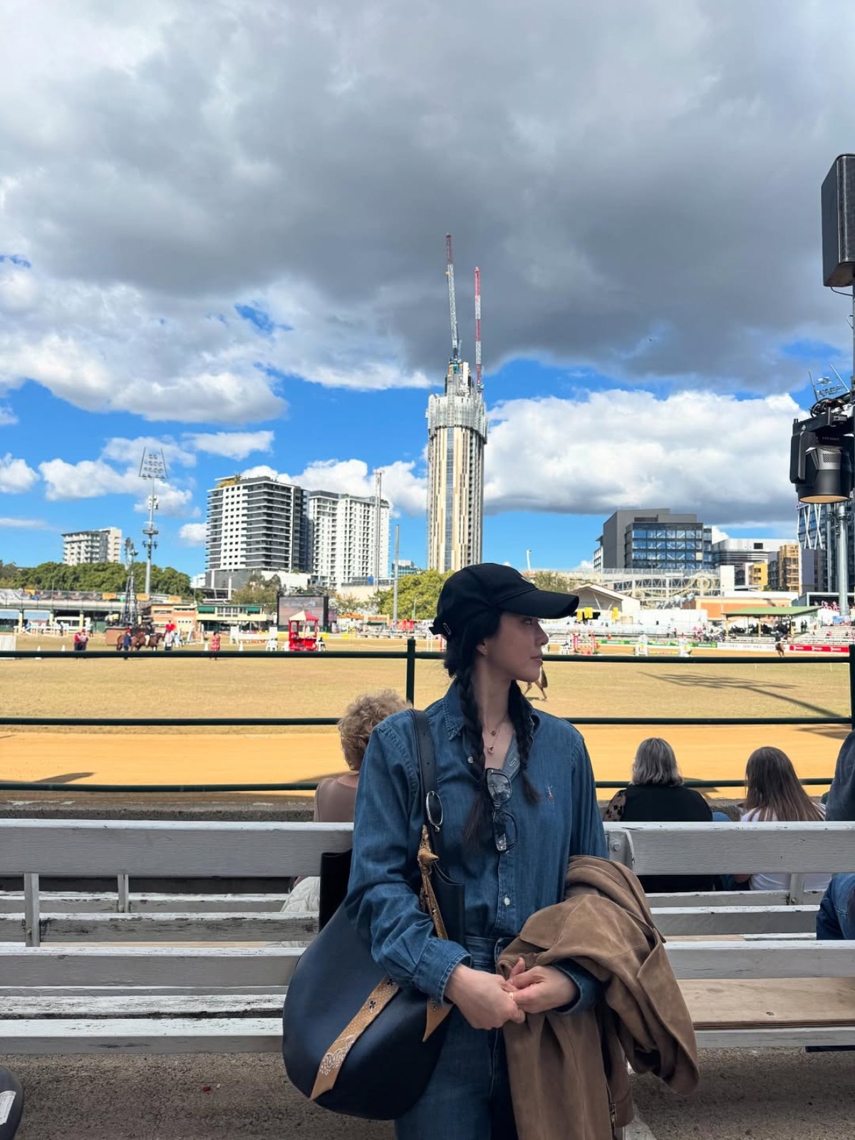 Jung Ryeo-won Stuns in Effortlessly Chic Denim Look During Overseas Getaway