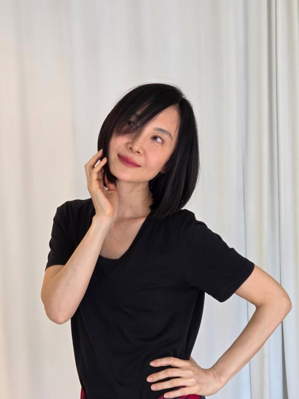 Actress Chae Si-ra Captivates Fans with Her Candid and Elegant Daily Life