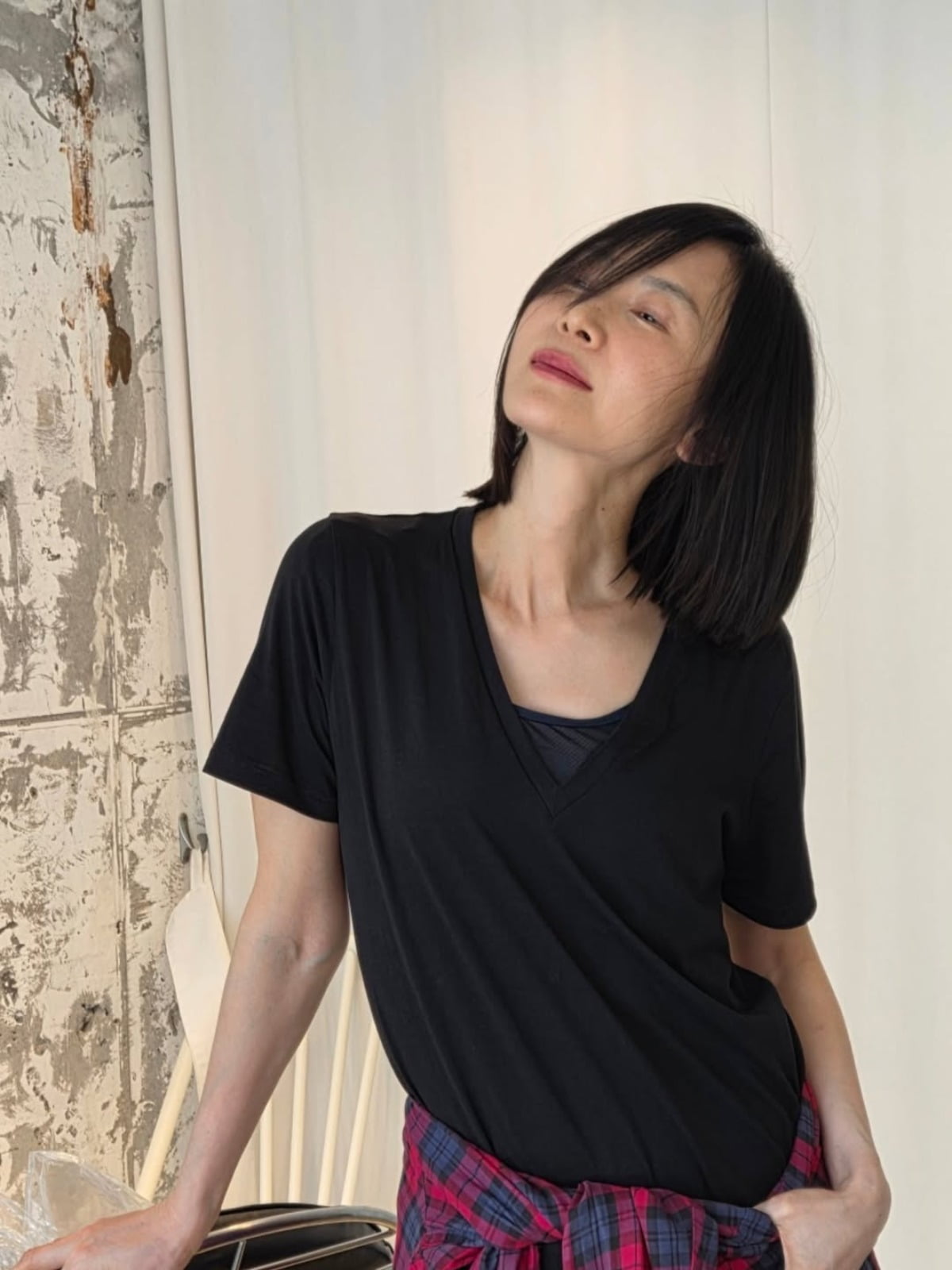 Actress Chae Si-ra Captivates Fans with Her Candid and Elegant Daily Life