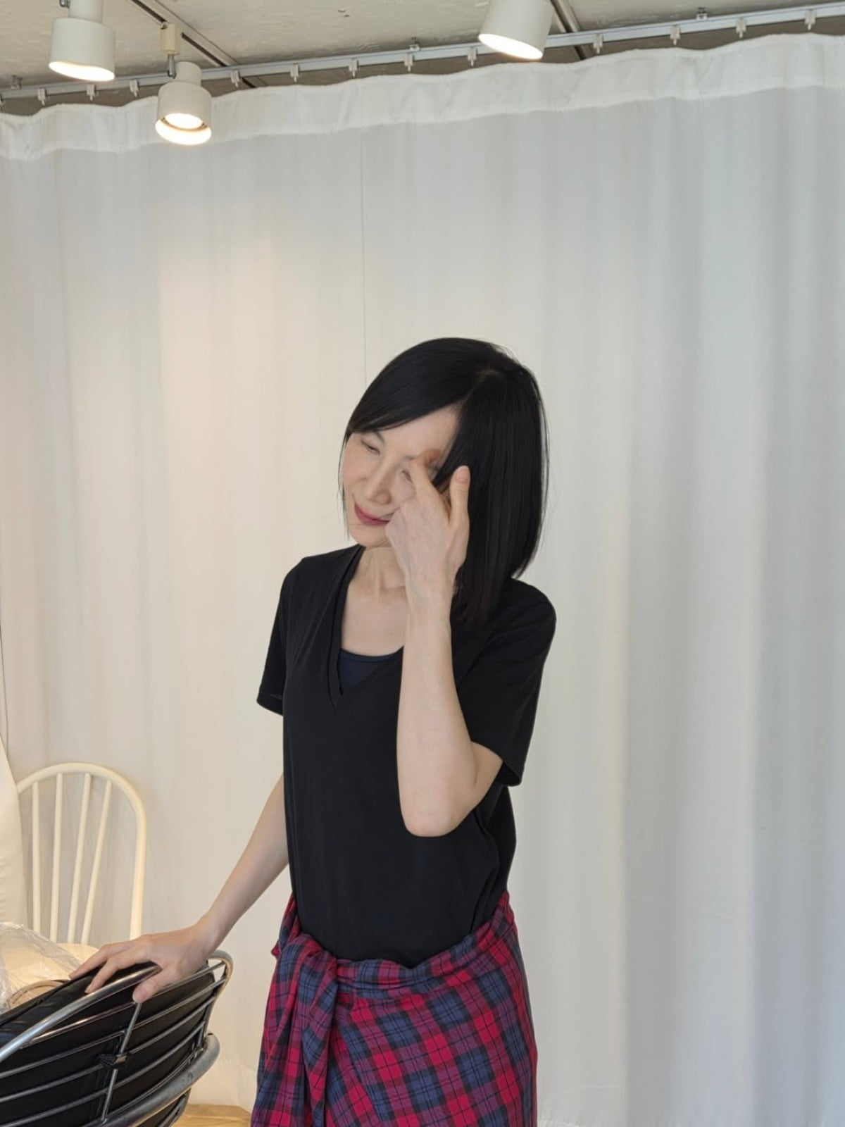 Actress Chae Si-ra Captivates Fans with Her Candid and Elegant Daily Life