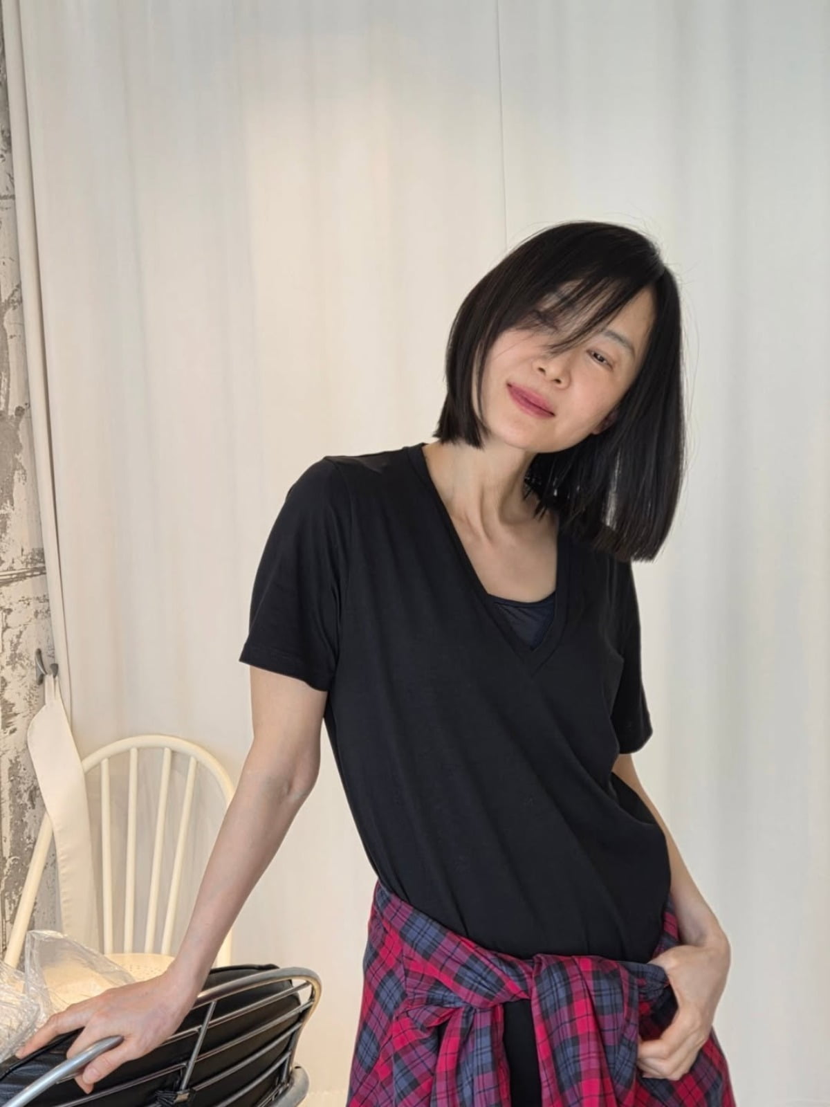 Actress Chae Si-ra Captivates Fans with Her Candid and Elegant Daily Life