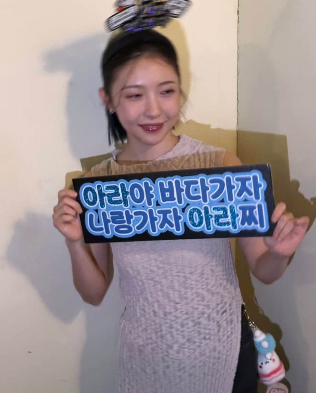 Joo Hyun-young Celebrates 'The Devil Came' Premiere with Fans Despite Heavy Rain