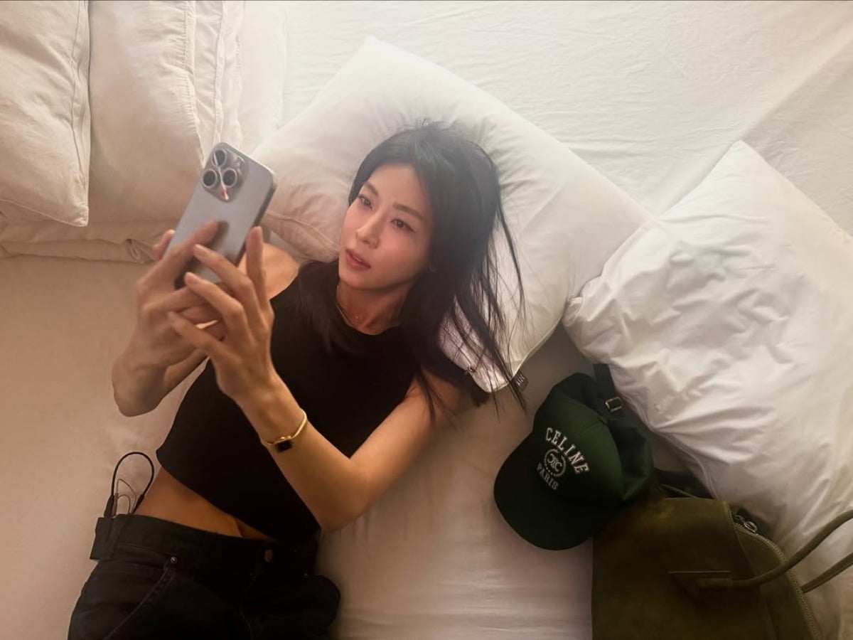 Ha Ji-won Captivates Fans with Her Natural Charm on Instagram