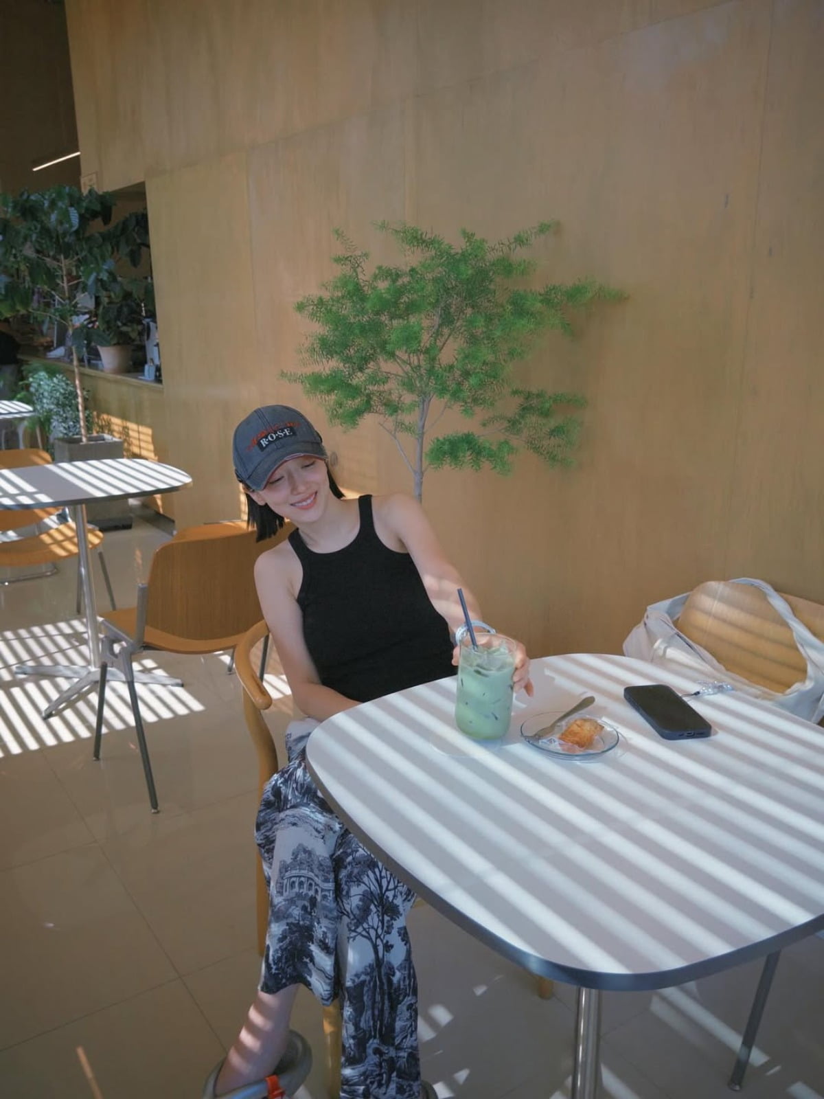 Korean Actress Pyo Ye-jin Shares Refreshing Summer Moments at a Café