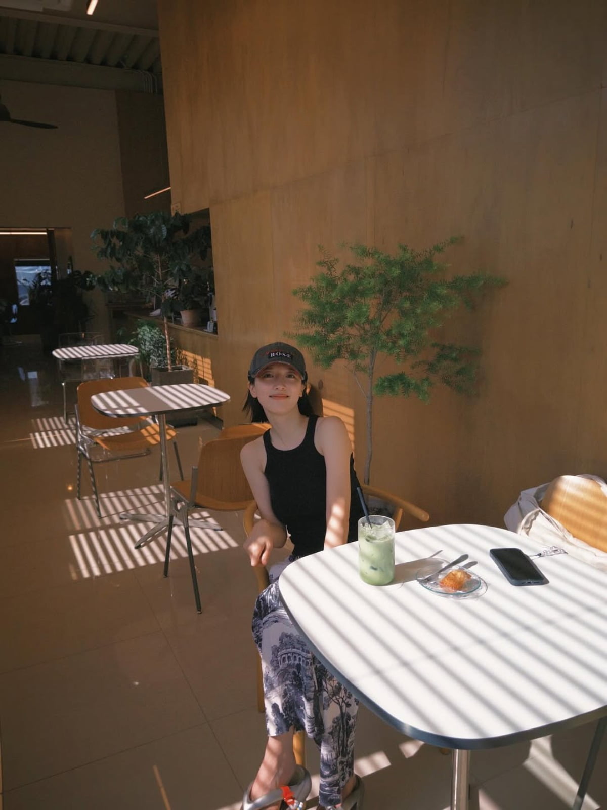 Korean Actress Pyo Ye-jin Shares Refreshing Summer Moments at a Café