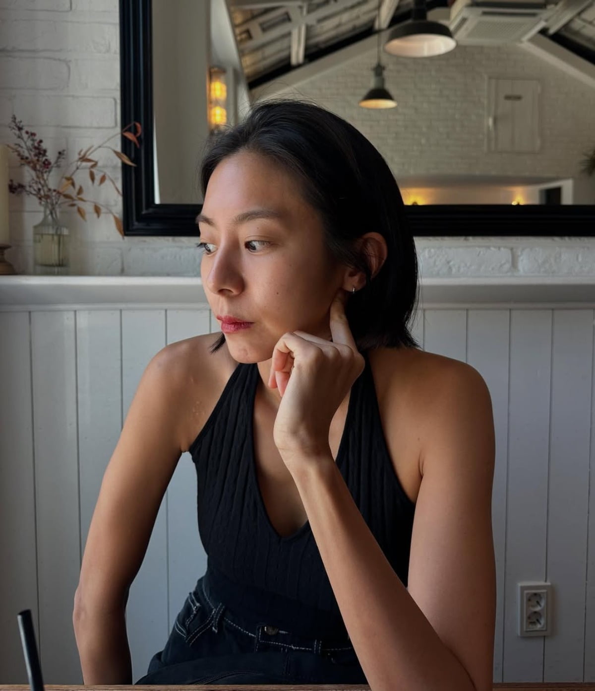 Korean Actress Uee Captivates Fans with Her Refreshing Summer Vibes on Instagram