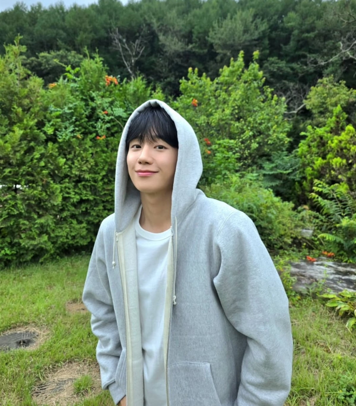 Jung Hae-in Captivates Fans with Boyish Charm in Latest Instagram Update
