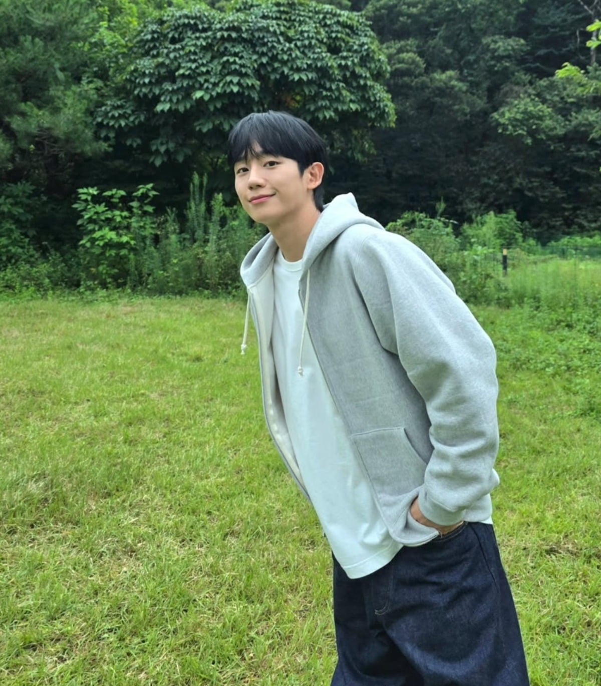 Jung Hae-in Captivates Fans with Boyish Charm in Latest Instagram Update