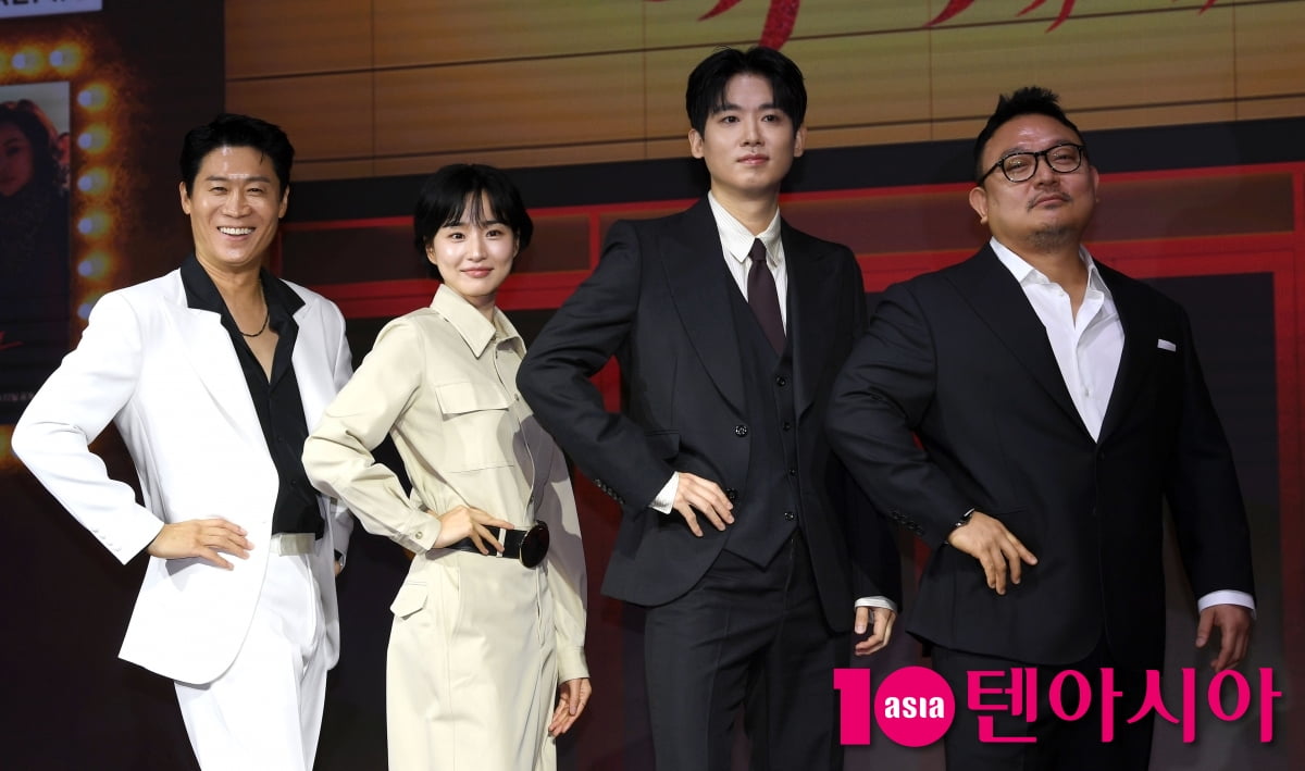 Netflixシリーズ『エマ』制作発表会にイ・ヘヨン監督、パン・ヒョリン、ジン・ソンギュ、チョ・ヒョンチョルが出席