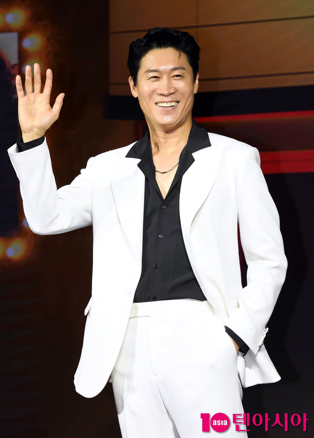 ネットフリックスシリーズ『エマ』制作発表会に俳優ジン・ソンギュが出席