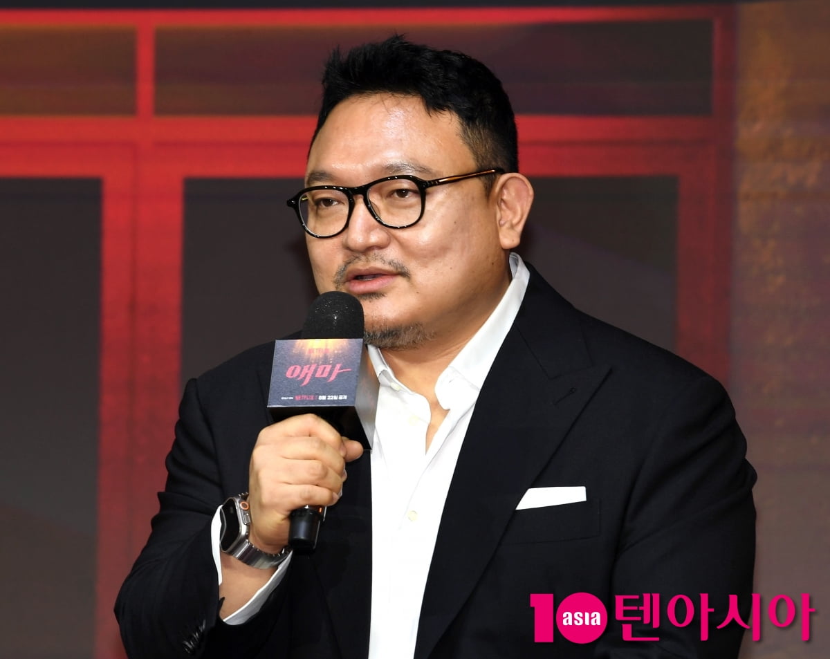 イ・ヘヨン監督、Netflixシリーズ『エマ』制作発表会に出席