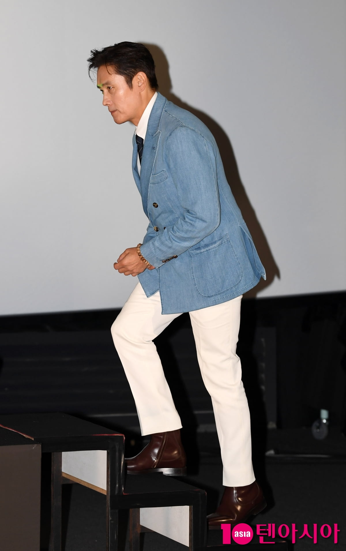 Lee Byung-hun Attends Press Conference for Upcoming Film 'No Other Choice'