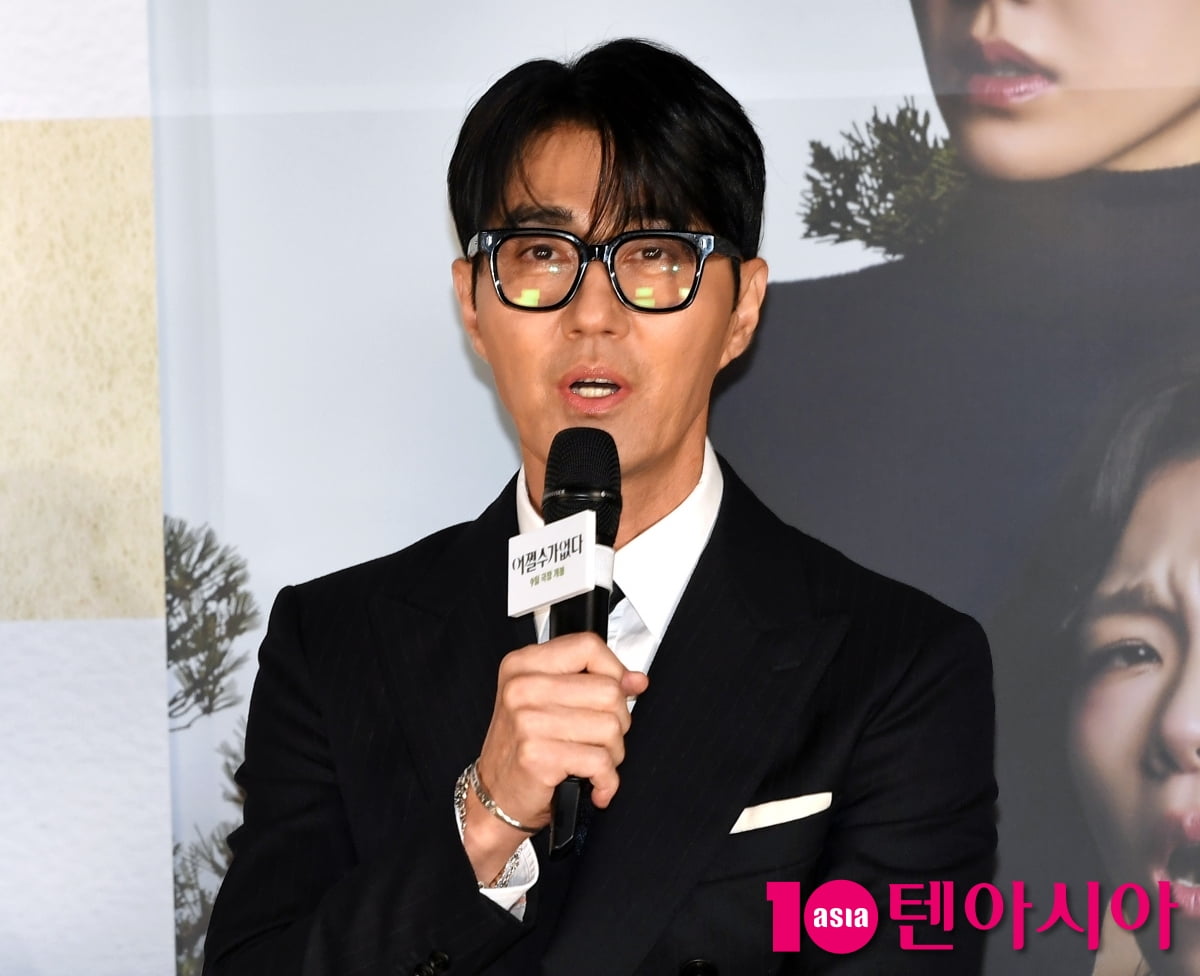 Cha Seung-won Attends Press Conference for Upcoming Film 'No Other Choice'