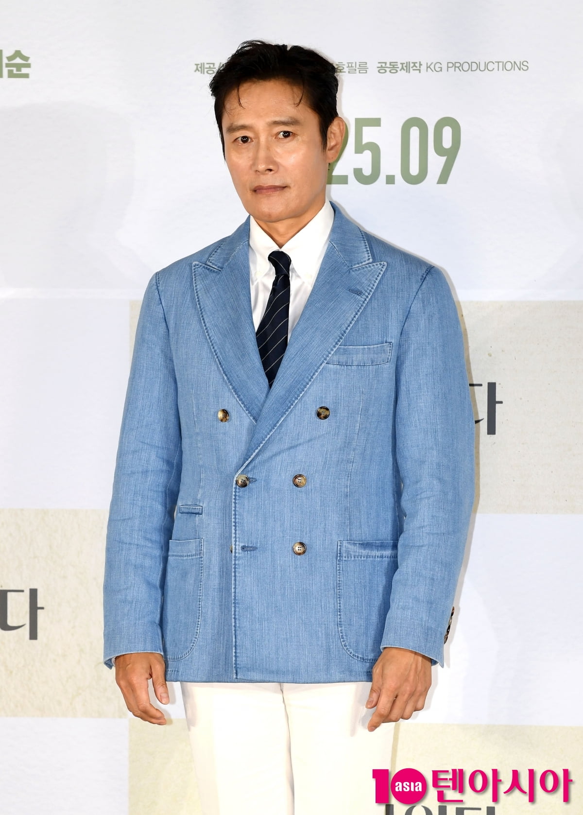Lee Byung-hun Attends Press Conference for Upcoming Film 'No Other Choice'