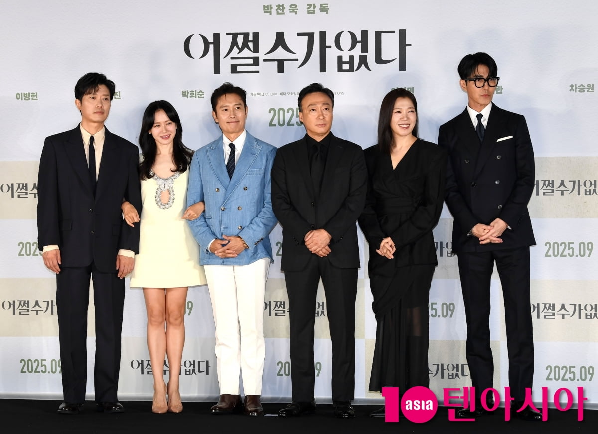 Star-Studded Cast Gathers for Press Conference of Upcoming Film 'No Other Choice'