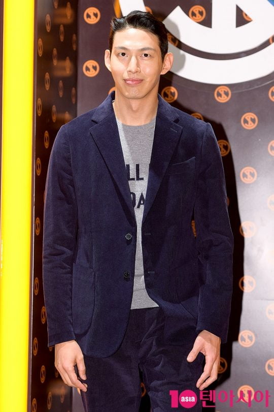 Korean Actor Choi Jung-won Denies Stalking Allegations Amid Police Investigation
